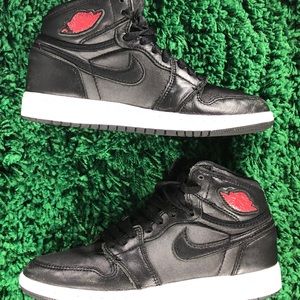 Air Jordan Retro 1 GS “Black Gym Red” Size 4.5Y